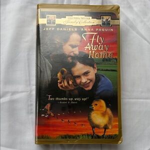 Fly Away Home (VHS)